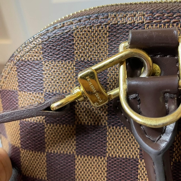 Louis Vuitton Alma PM - Picture 4 of 11